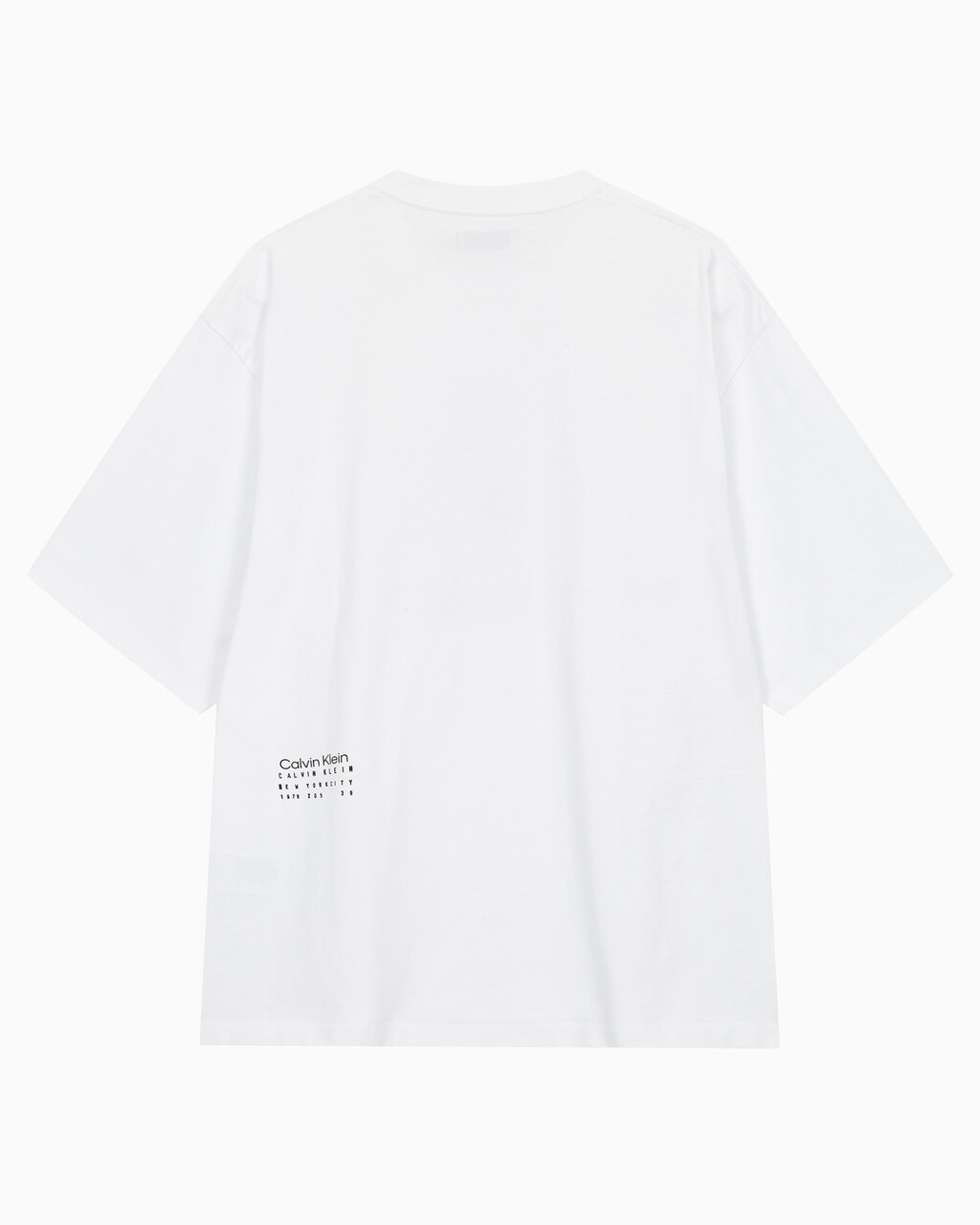 Buy 남성 숏슬리브 플라워 크루넥티 in color BRILLIANT WHITE