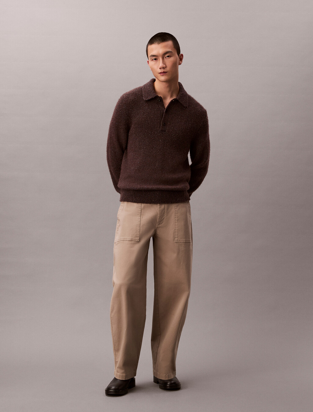 Buy 남성 배럴핏 유틸리티 코튼 치노 팬츠 in color VINTAGE KHAKI