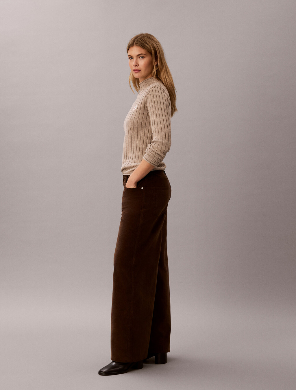 Buy 여성 코듀로이 와이드 레그 팬츠 in color Brown