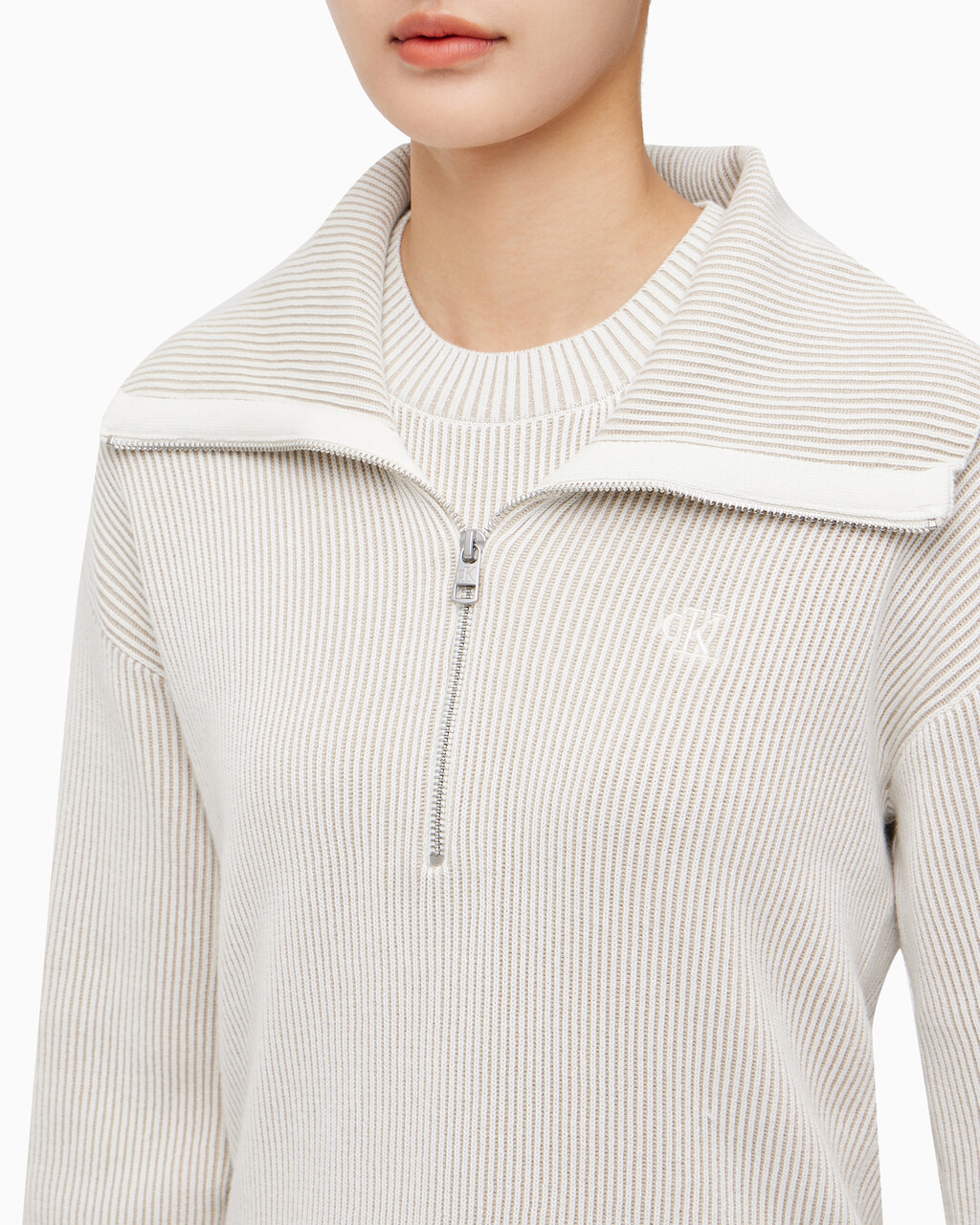 Buy 여성 하프집업 와이드 카라 스웨터 in color WHITE