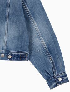 Buy 여성 코튼 셀비지 90's 트러커 자켓 in color BLUE