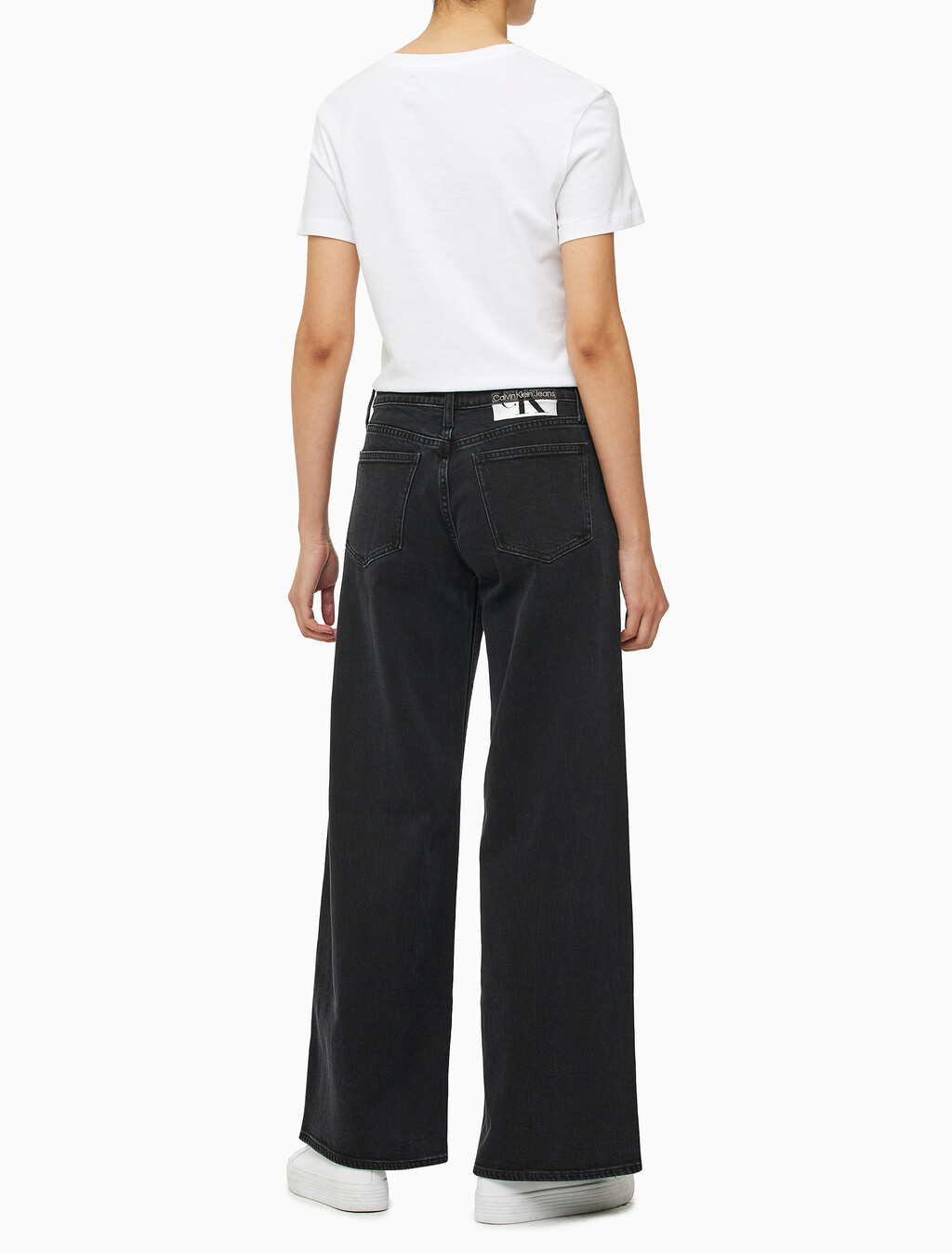 Buy 여성 로우라이즈 배기핏 블랙 데님 in color WASHED BLACK LOGO LACE
