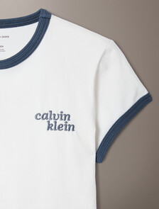 Buy 여성 슬림 로고 링거 티 in color TOFU