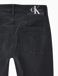 Buy 남성 모던 테이퍼핏 블랙 얼티밋 스트레치 데님 in color WASHED BLACK LOGO LACE