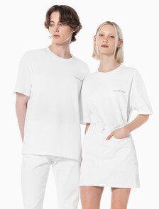 Buy 남녀공용 릴렉스핏 로고 반팔 티셔츠 in color BRIGHT WHITE