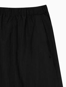 Buy 여성 나일론 블랙 미디 스커트 in color BLACK