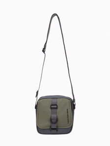 Buy 남성 유틸리타리안 카메라백 S in color OLIVE