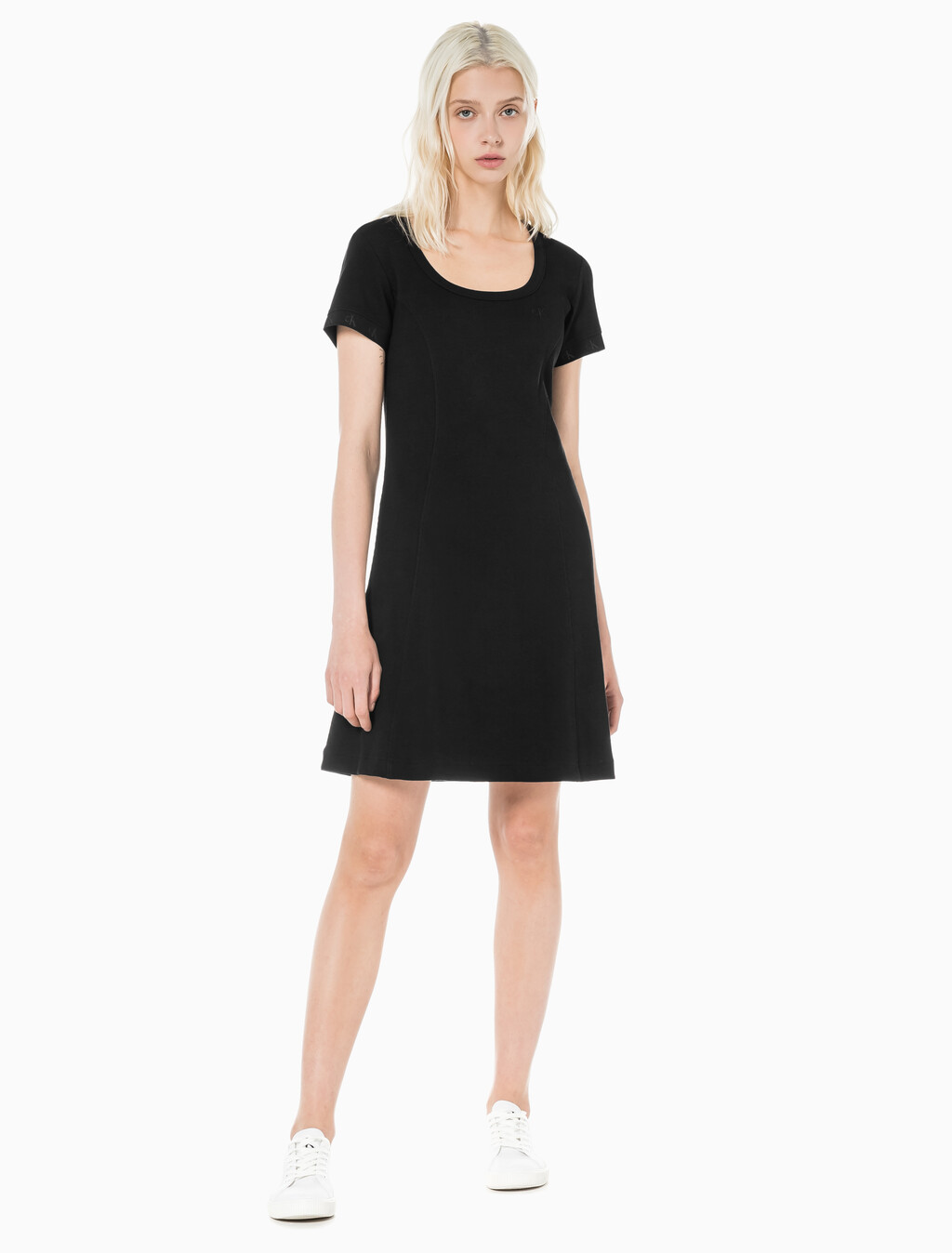 Buy 여성 로고 엠보스 립 반팔 코튼 드레스 in color CK BLACK