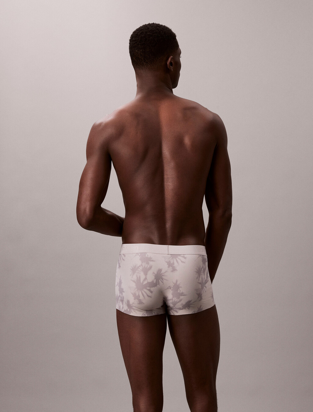 Buy 남성 CK 블랙 프린트 로우 라이즈 드로즈 in color TIE DYE SHADOWS_ASH