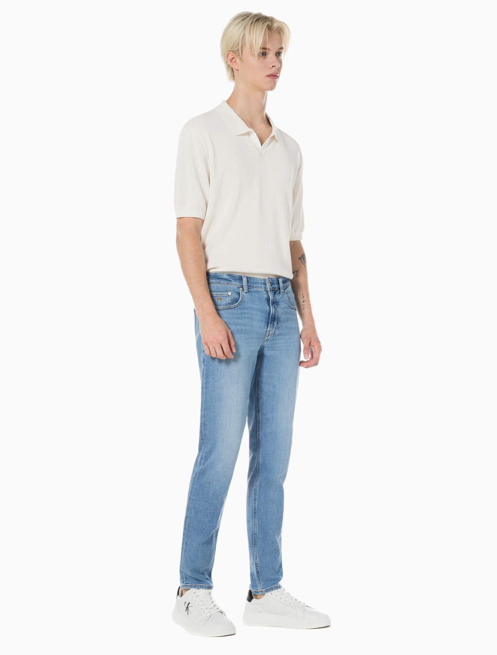 Buy 남성 바디 테이퍼핏 라이트블루 이탈리안 데님 in color CHALKY BLUE