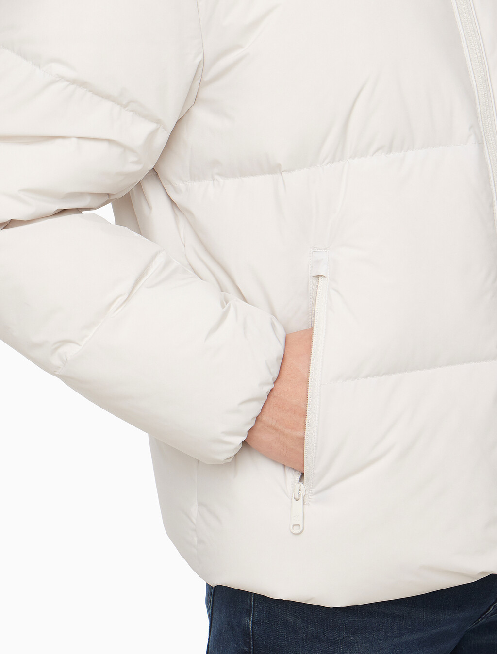 Buy 남성 릴랙스드 숏 다운 푸퍼 in color CHALK