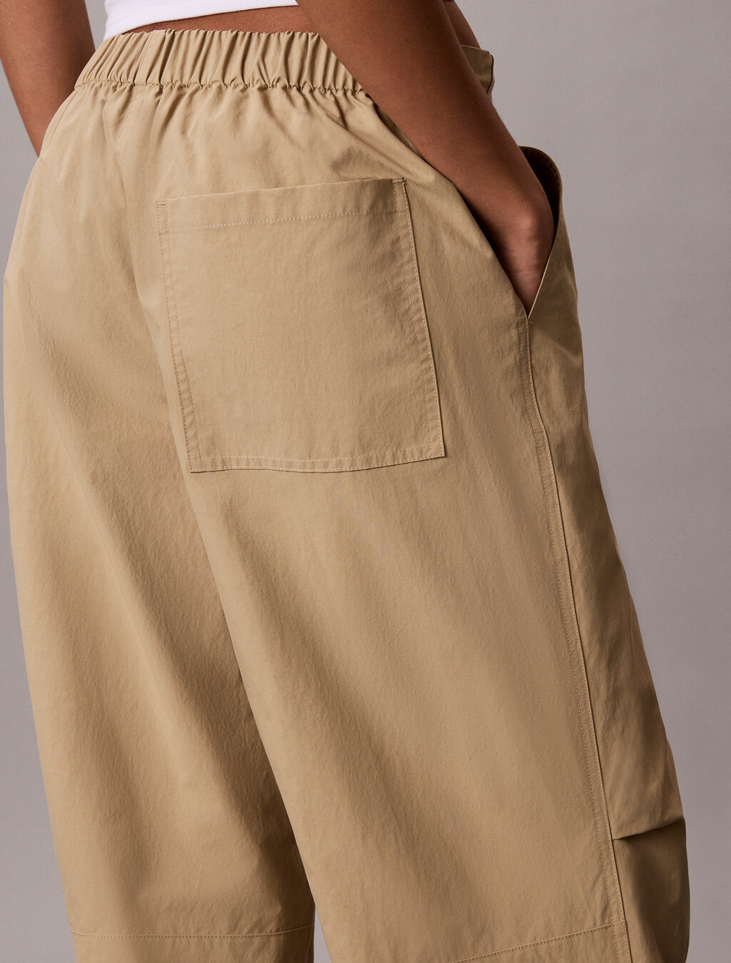 Buy 여성 크링클 나일론 팬츠 in color CORNSTALK