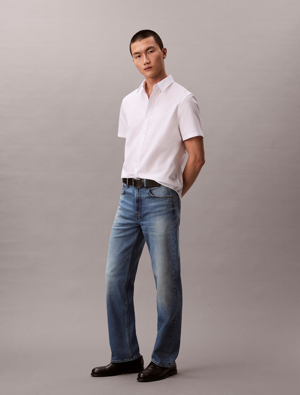 Buy 90S 스트레이트핏 진 in color Mid blue