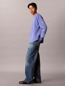Buy 남성 릴렉스 시즌 그래픽 긴팔 티셔츠 in color BLEACHED DENIM