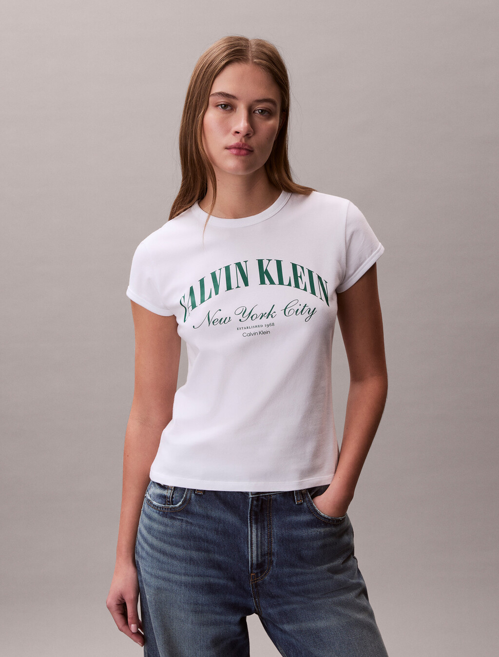 Buy 여성 그래픽 로고 베이비 티 in color BRIGHT WHITE