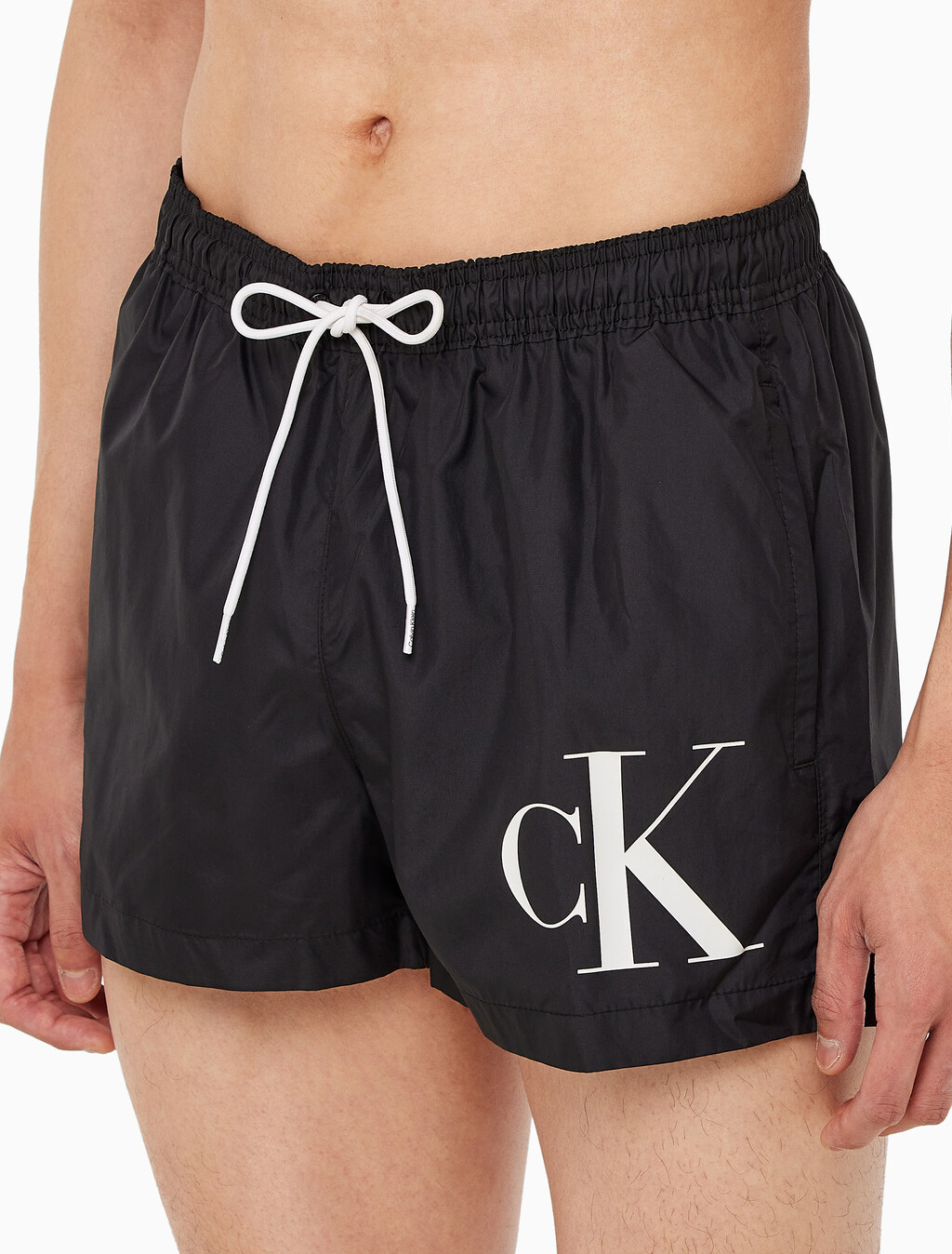 Buy 남성 CKJ 모노그램 스윔 쇼츠 in color CK BLACK