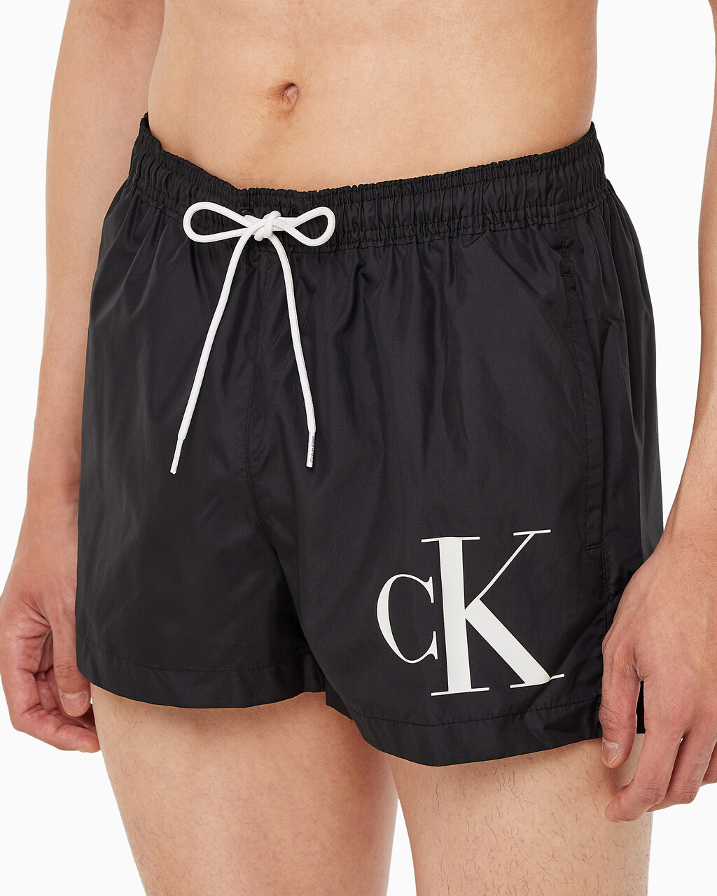 Buy 남성 CKJ 모노그램 스윔 쇼츠 in color CK BLACK