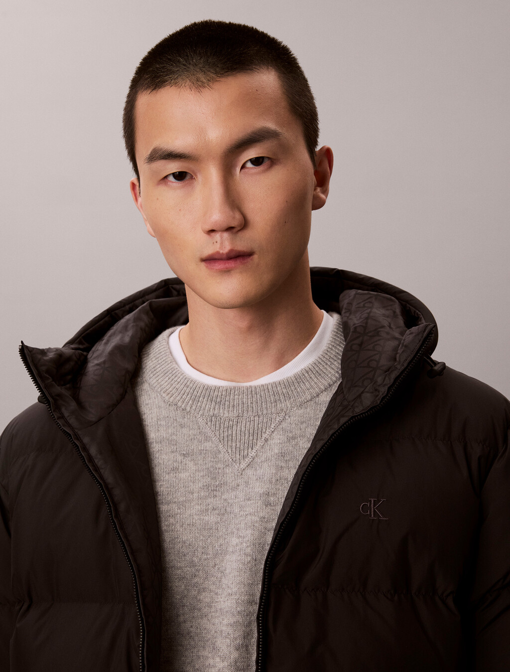 Buy 남성 나일론 AOP 리버서블 다운 푸퍼 자켓 in color BLACK