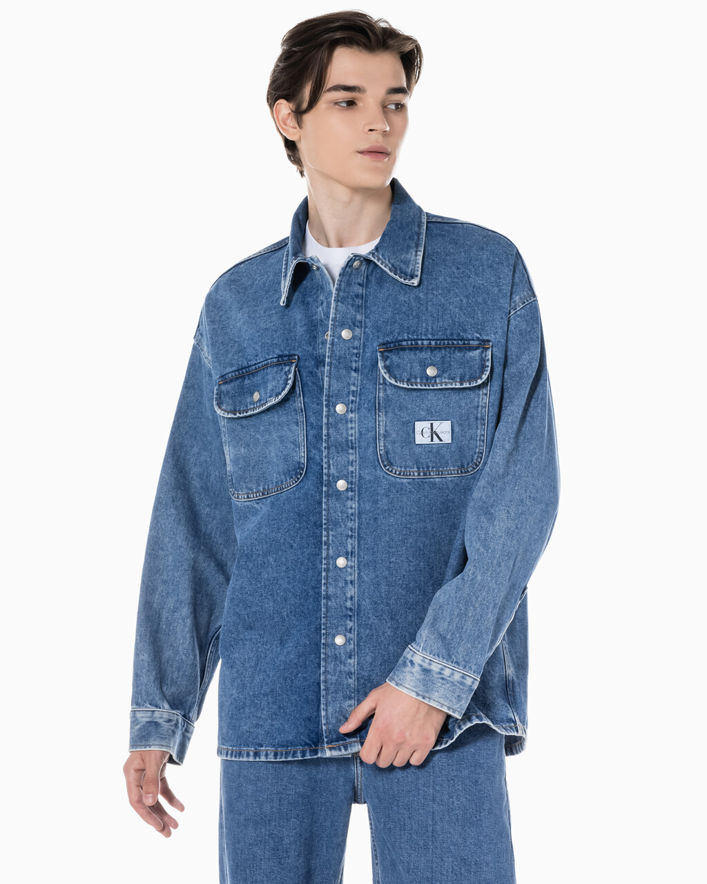 Buy 남성 박시 루즈핏 데님 셔츠 in color MID BLUE BACK EMBRO