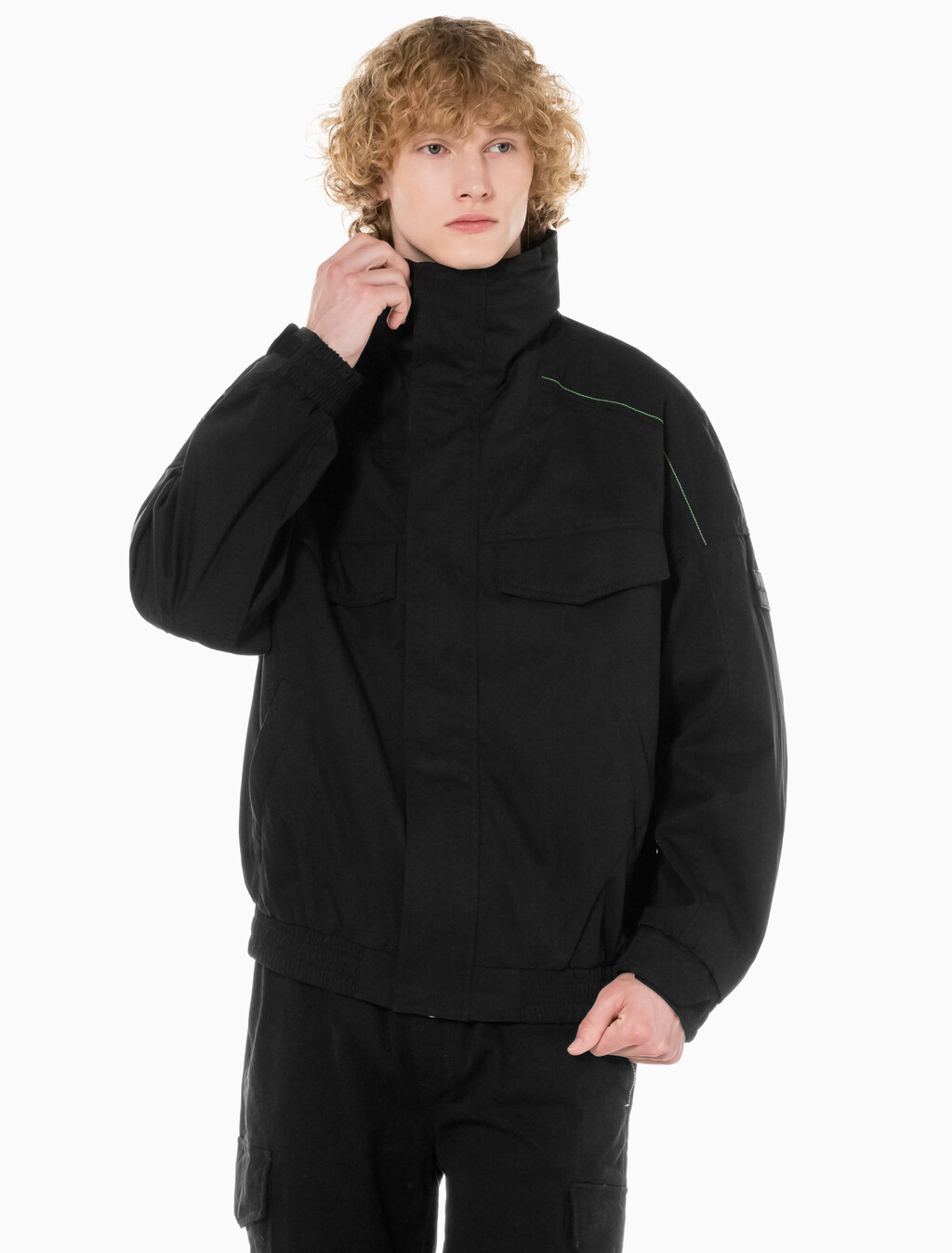 Buy 남성 리트렉터블 후드 필드 자켓 in color CK BLACK