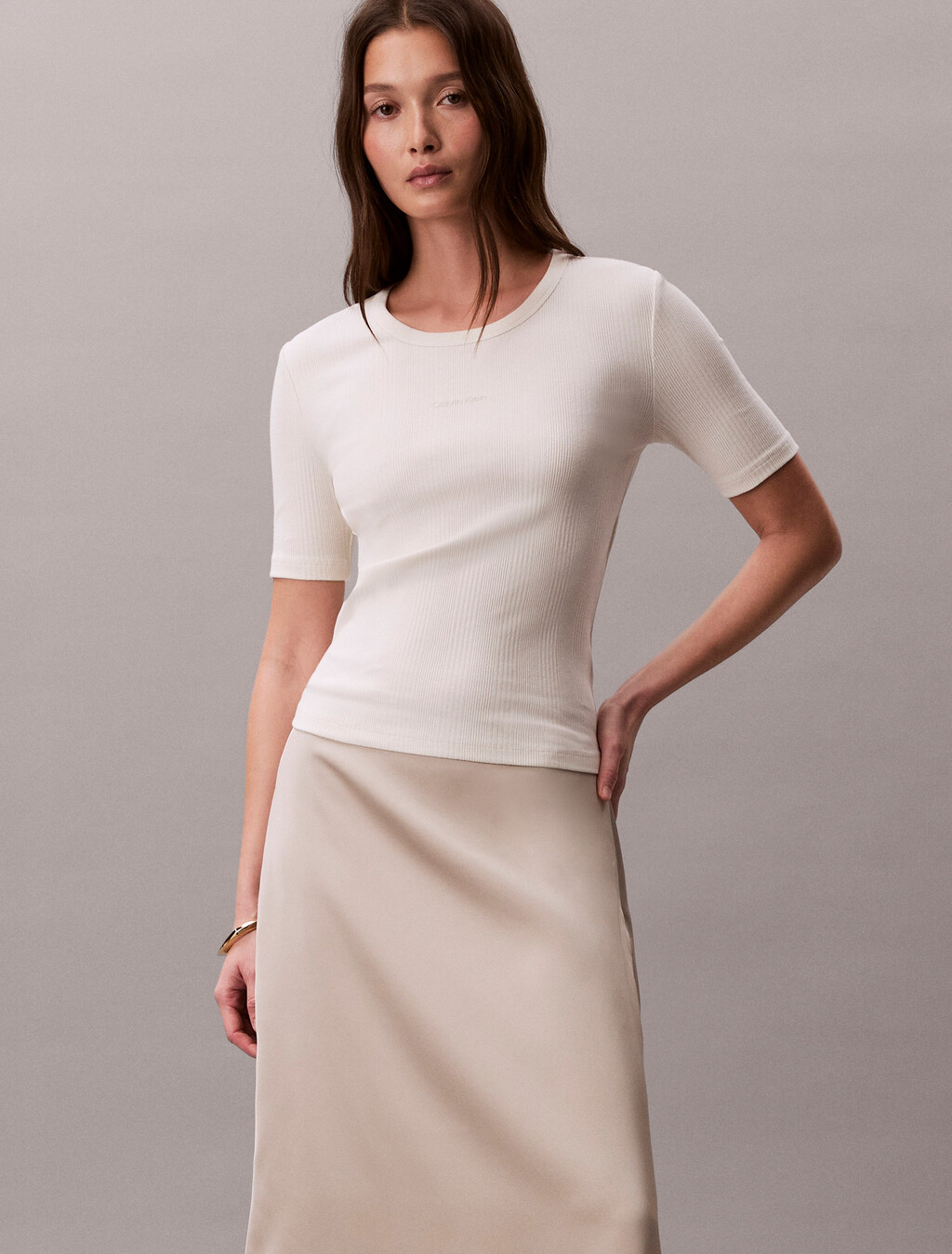 Buy 여성 립 나노 로고 체크 탑 in color TOFU