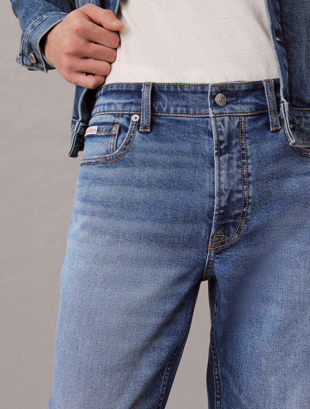 Buy 슬림핏 에코 쿨 진 in color Mid Blue