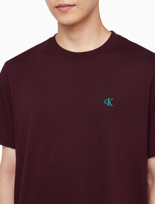 Buy 남성 이지핏 아카이브 로고 반팔 티셔츠 in color Crimson red