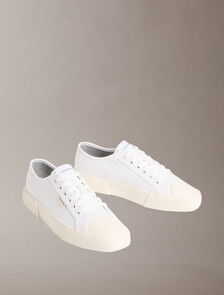 Buy 여성 비비 로우 레이스업 캔버스 스니커즈 in color WHITEBLACK