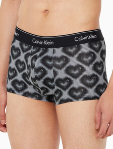 Buy 남성 모던코튼 V-DAY 로우라이즈 드로즈 in color BLACK/HEART PRINT
