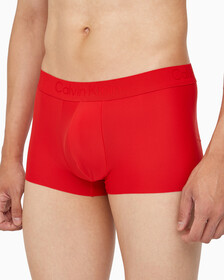 Buy 남성 CK 블랙 마이크로 싱글 로우라이즈 트렁크 in color ROUGE