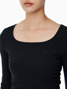 Buy 여성 텍스쳐 게더 베이비 롱슬리브 티 in color CK BLACK