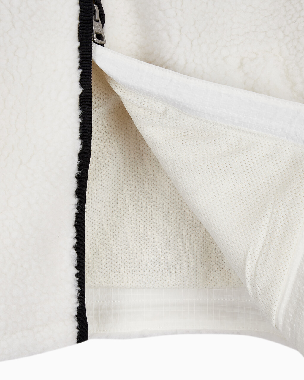 Buy 여성 크롭 쉐르파 자켓 in color WHITE