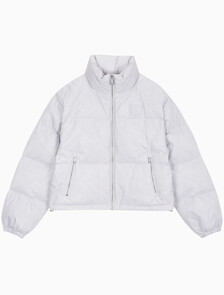 Buy 여성 AOP 로고 자카드 다운 자켓 in color silver