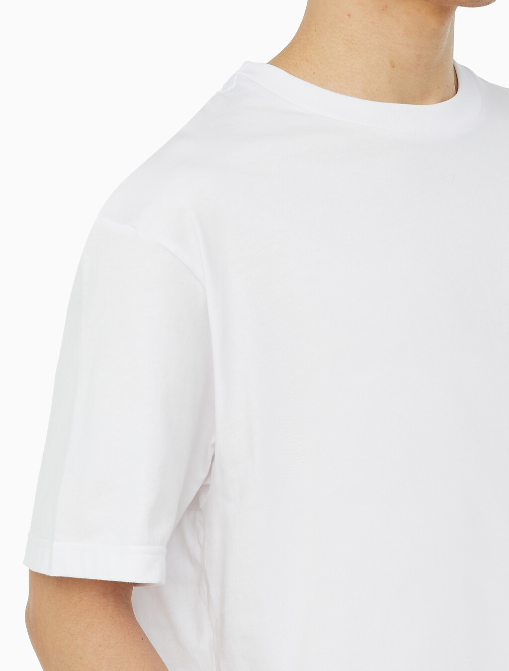 Buy 남성 릴렉스핏 모노그램 로고 반팔 티셔츠 in color BRILLIANT WHITE