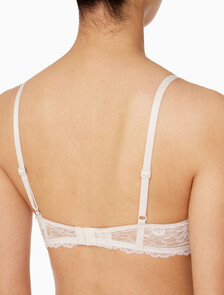 Buy 여성 CK 블랙 브라이덜 AF 라이틀리 라인드 플런지 브라 in color PINK IVORY