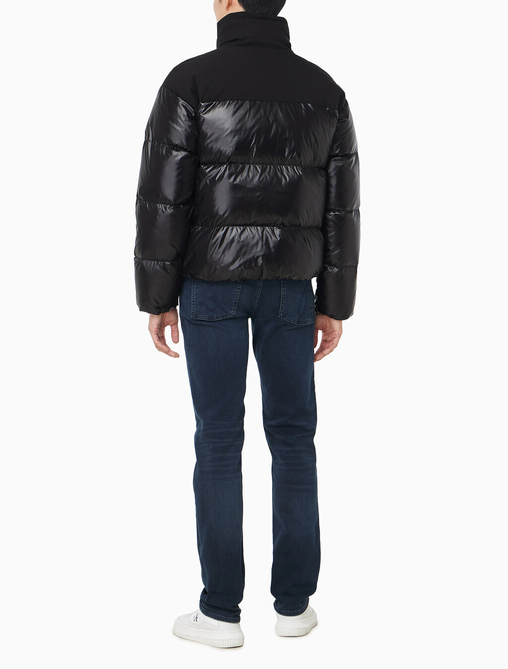 Buy 남녀공용 릴렉스핏 숏 블로킹 다운 푸퍼 in color BLACK