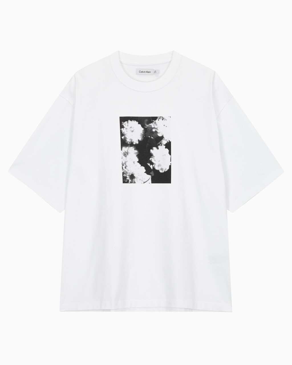 Buy 남성 숏슬리브 플라워 크루넥티 in color BRILLIANT WHITE