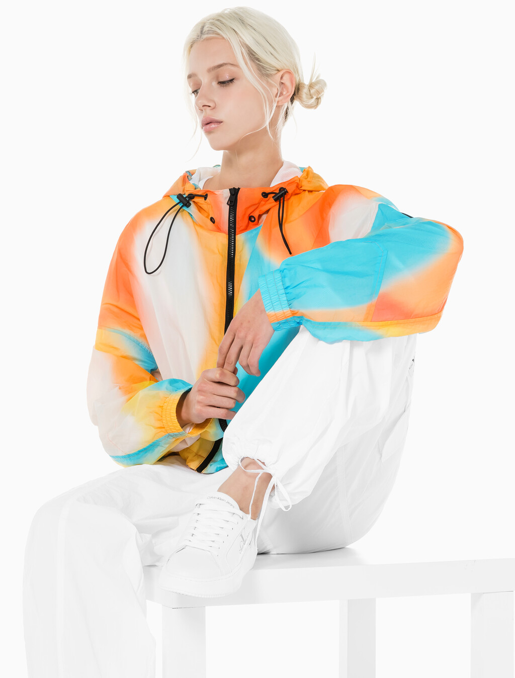 Buy 여성 소프트터치 화이트 카고 팬츠 in color BRIGHT WHITE