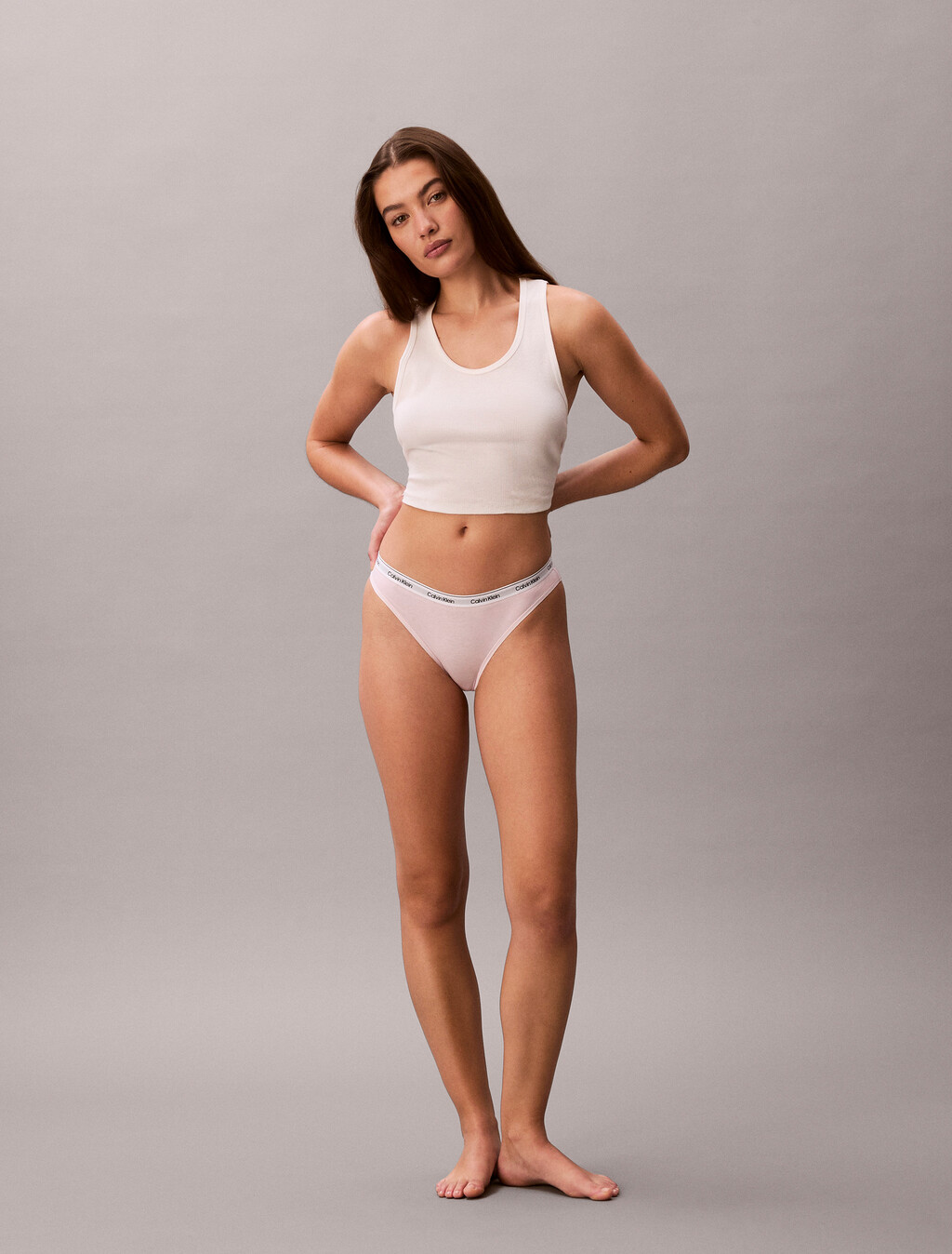 Buy 여성 모던로고 로우라이즈 비키니 in color Pink