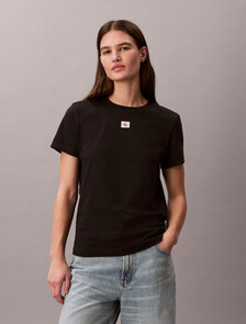 Buy 여성 우븐라벨 클래식 핏 티 in color BLACK