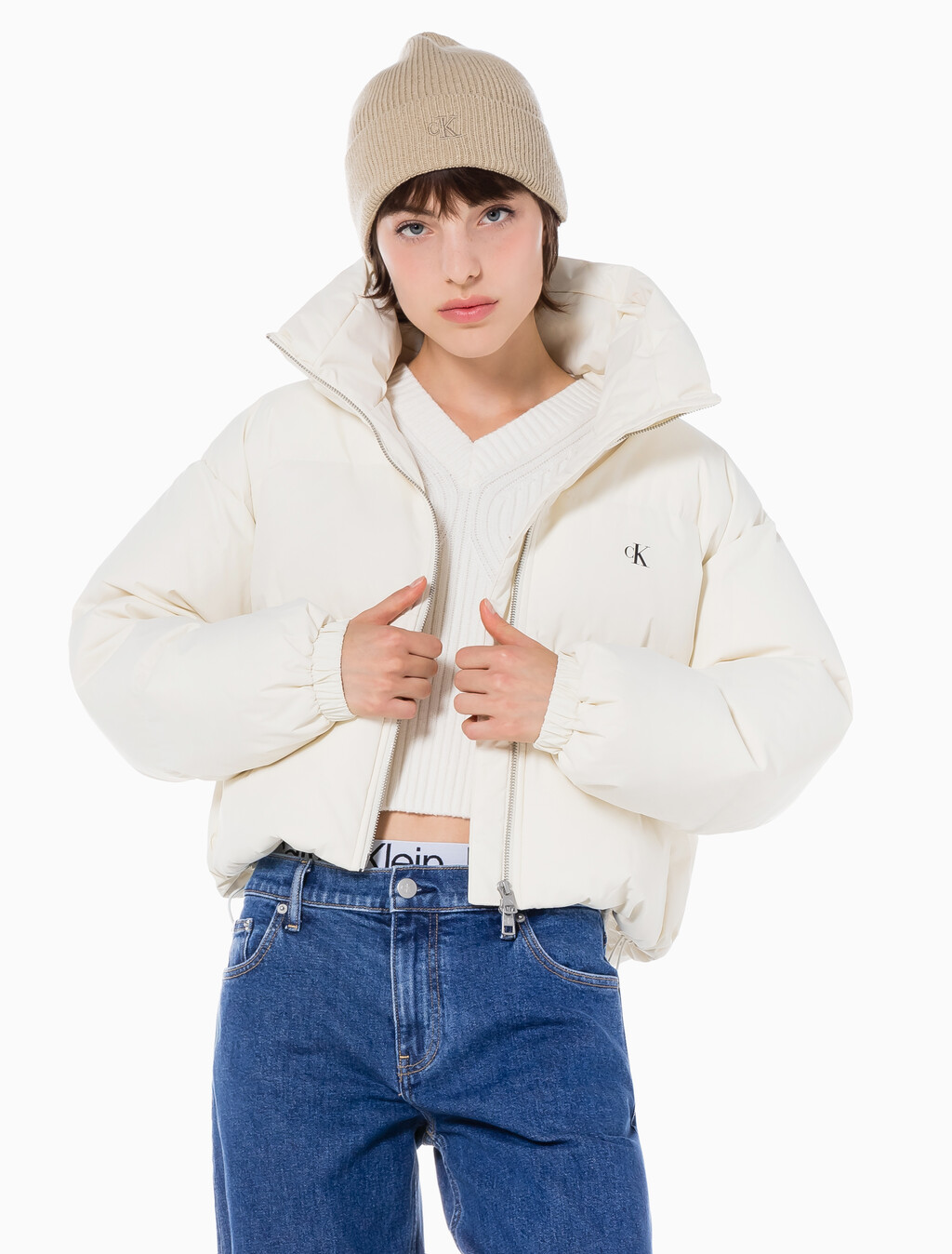 Buy 여성 볼륨 넥 크롭 다운 푸퍼 in color WHITE