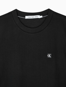 Buy 여성 릴렉스 로고 반팔 티셔츠 in color CK BLACK