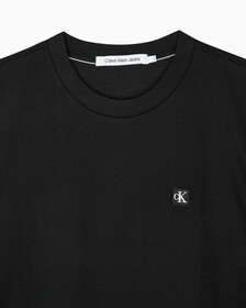 Buy 여성 릴렉스 로고 반팔 티셔츠 in color CK BLACK