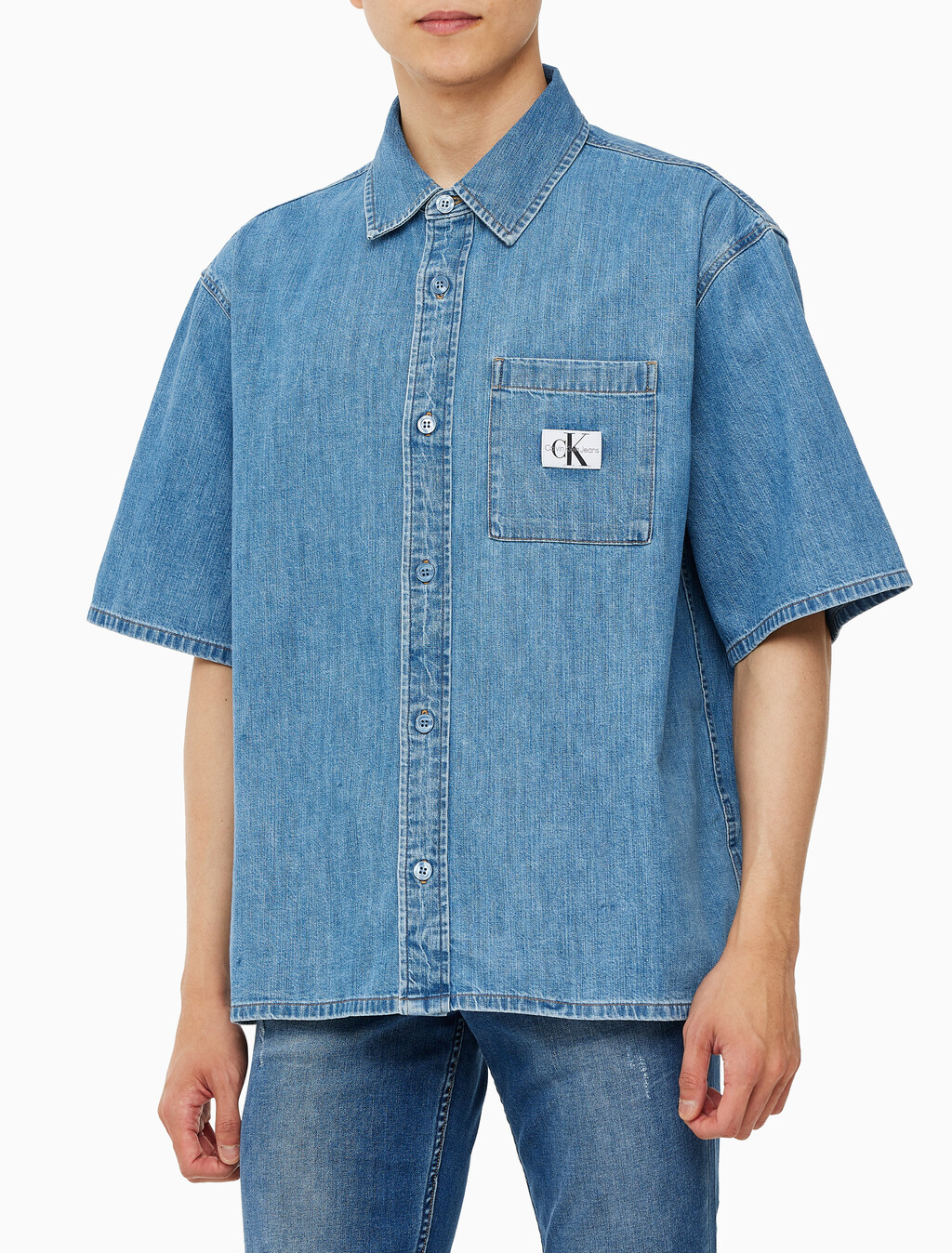 Buy 남성 캠프 반팔 데님 셔츠 in color MID BLUE BACK EMBRO