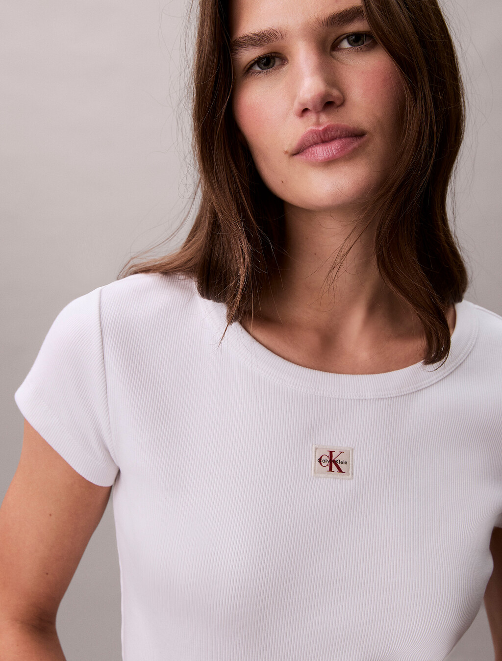 Buy 여성 우븐라벨 베이비립 티 in color BRILLIANT WHITE