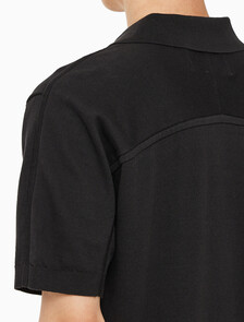 Buy 남성 토널 블로킹 폴로 반팔 티셔츠 in color CK BLACK