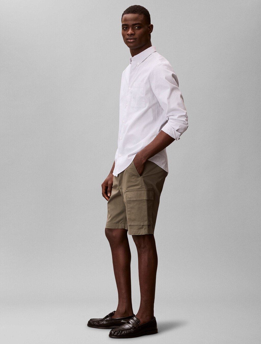 Buy 면 카고 쇼츠 in color DUSTY OLIVE