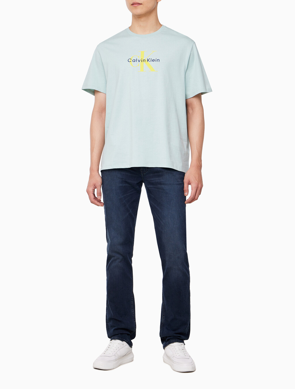 Buy 남성 레귤러핏 히어로 모노그램 로고 반팔 티셔츠 in color HARBOR GRAY