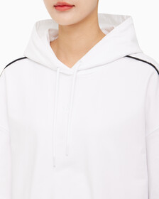 Buy 여성 로고 피핑 크롭 반팔 후디 in color BRIGHT WHITE