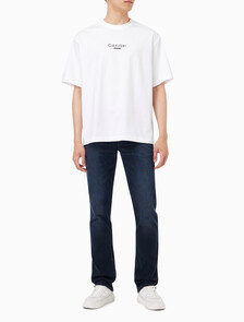 Buy 남성 릴렉스핏 CKJ 그래픽 반팔 티셔츠 in color BRILLIANT WHITE